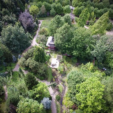 Отель Dom W Starym Parku Biskupice  Экстерьер фото